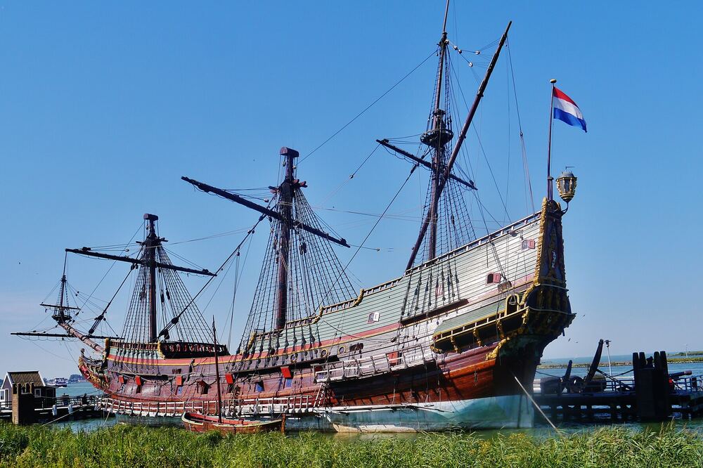 De replica van het VOC-schip de Batavia aan de Bataviawerf in Lelystad